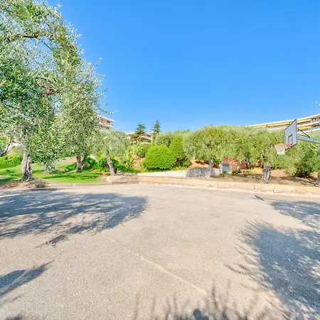 Superbe 2 Pièces Clim Et Parking Appartement *