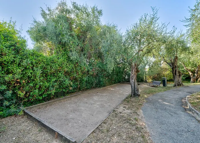 Superbe 2 Pieces Clim Et Parking *