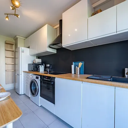 Superbe 2 Pieces Clim Et Parking *