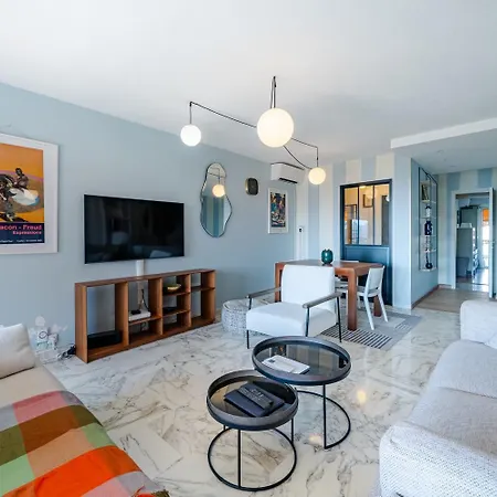 Superbe 2 Pieces Clim Et Parking *